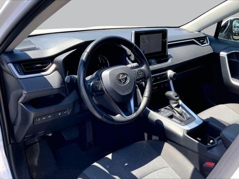 Used 2025 Toyota RAV4 XLE w/ Convenience Package FWD image 17