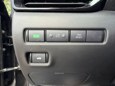 Used 2024 Nissan Sentra SV FWD image 12
