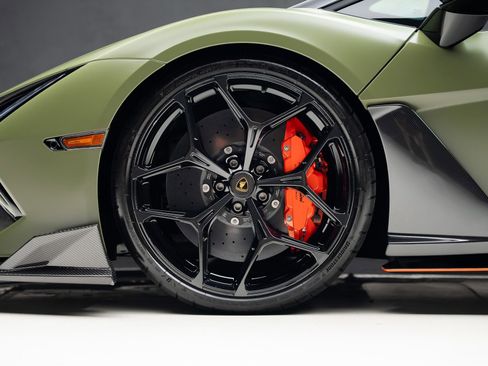 Used 2024 Lamborghini Revuelto AWD/4WD image 21