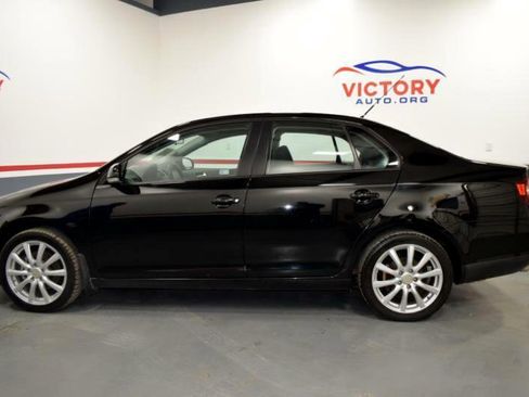 Used 2009 Volkswagen Jetta S image 2
