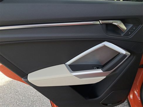 Certified 2025 Audi Q3 2.0T Premium Plus w/ Premium Plus Package image 29