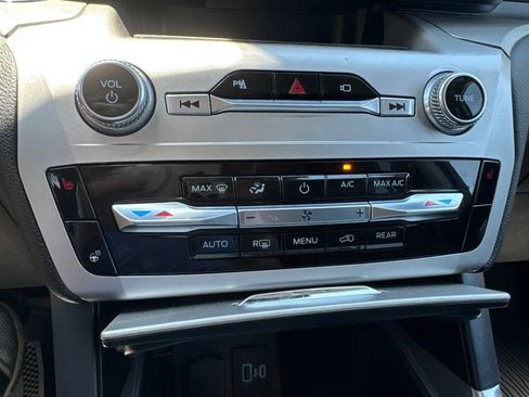 Used 2022 Ford Explorer XLT w/ Equipment Group 202A AWD/4WD image 23