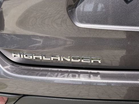 Used 2024 Toyota Highlander XLE FWD image 37