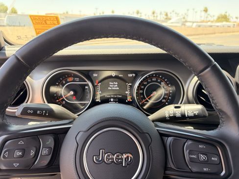 Used 2021 Jeep Wrangler Unlimited Sport AWD/4WD image 28