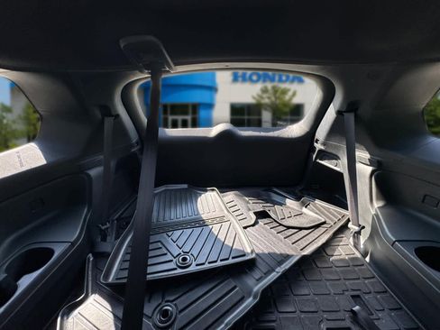 Used 2025 Honda Pilot Sport image 32