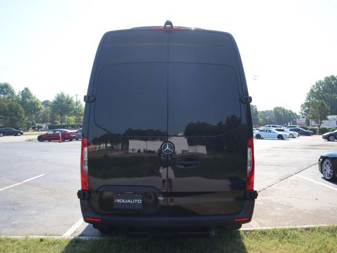 Used 2021 Mercedes-Benz Sprinter 2500 image 8