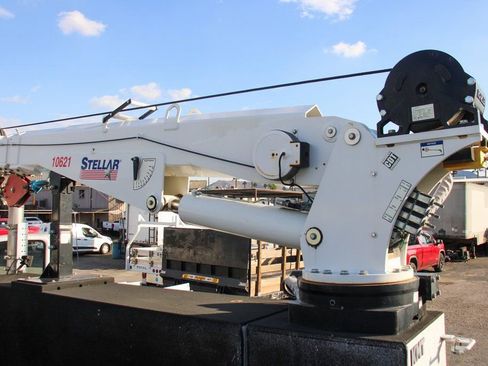 Used 2019 Ford F750 2WD Regular Cab Super Duty image 13