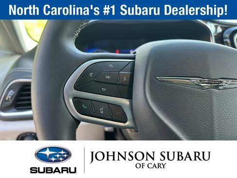 Used 2022 Chrysler Pacifica Limited FWD image 16