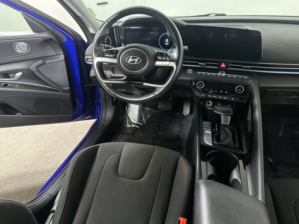 Used 2025 Hyundai Elantra SEL FWD image 19