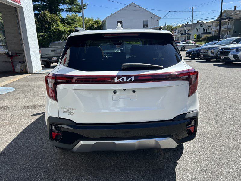 Used 2024 Kia Seltos EX AWD/4WD image 6
