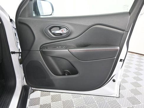 Used 2020 Jeep Cherokee Trailhawk w/ Cold Weather Group image 12