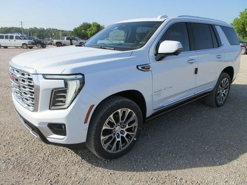 New 2026 GMC Yukon Denali w/ Sun & Power Step Package AWD/4WD image 9