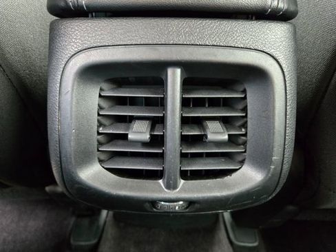 Used 2019 Jeep Cherokee Latitude w/ Popular Appearance Group FWD image 28