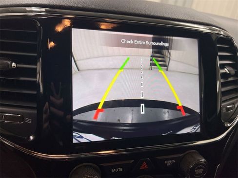 Used 2021 Jeep Grand Cherokee Laredo X image 15