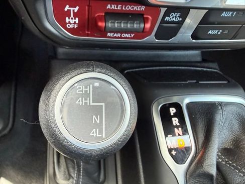 Used 2025 Jeep Gladiator Mojave w/ Dual Top Group AWD/4WD image 28