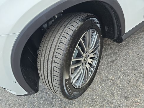 New 2026 Mercedes-Benz GLC 300 image 33