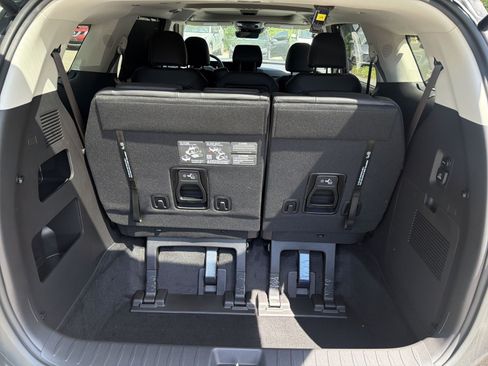 New 2026 Kia Carnival SX w/ SX Dark Edition Package FWD image 32