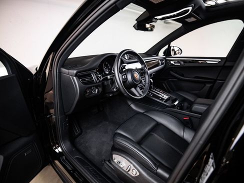 Certified 2026 Porsche Macan AWD/4WD image 4