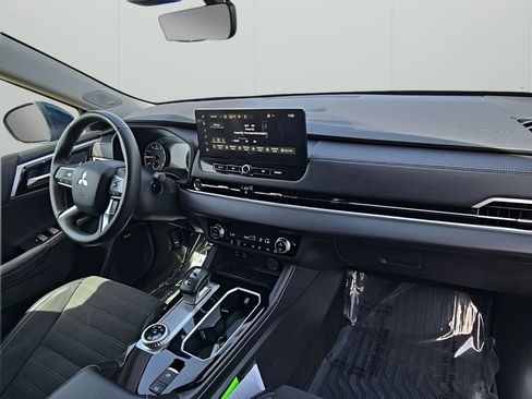 Used 2025 Mitsubishi Outlander SE AWD/4WD image 21