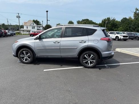 Used 2017 Toyota RAV4 XLE AWD/4WD image 9
