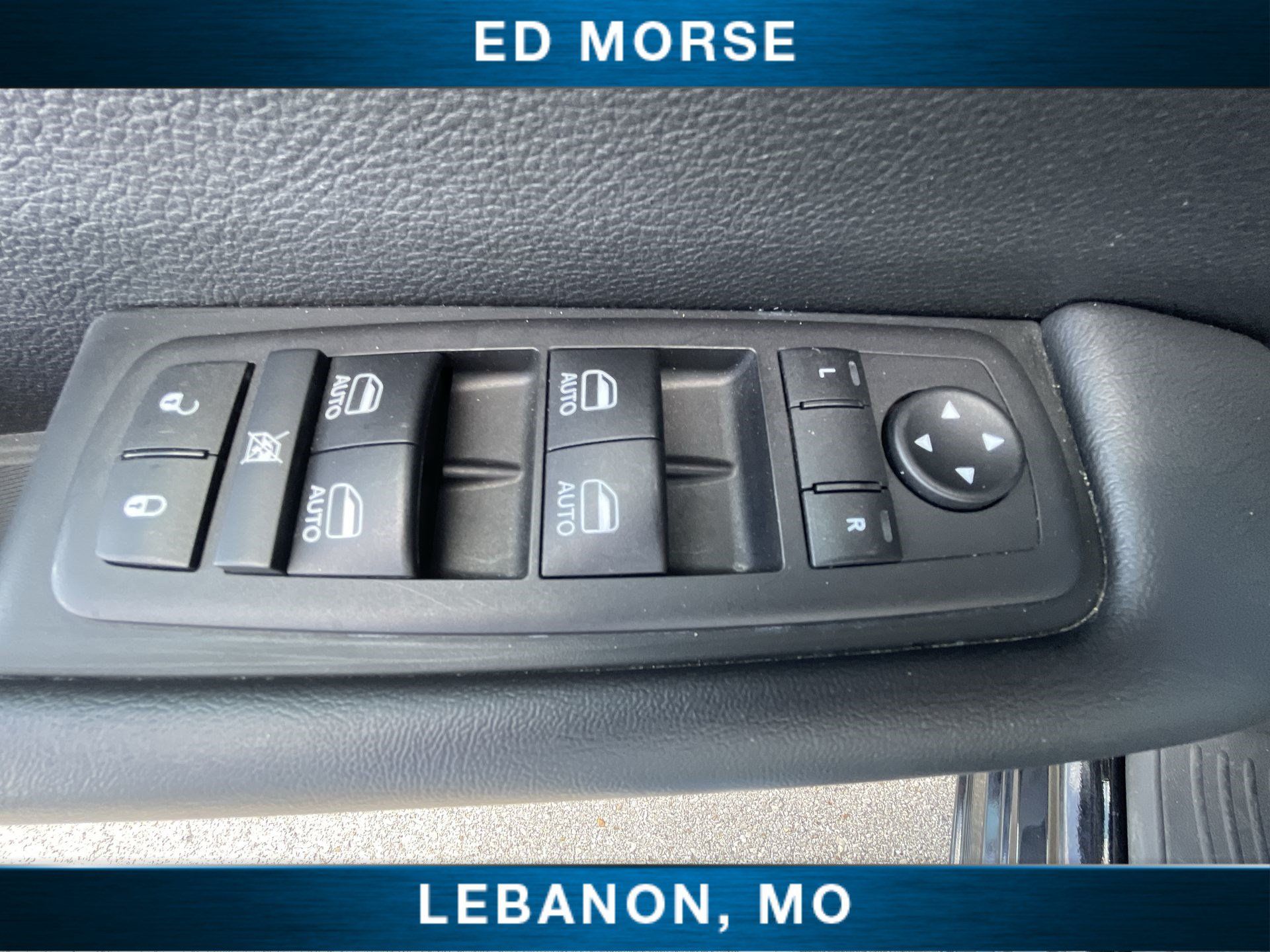 Used 2025 Chrysler Pacifica Select FWD image 21