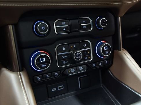Used 2023 Chevrolet Tahoe High Country AWD/4WD image 19