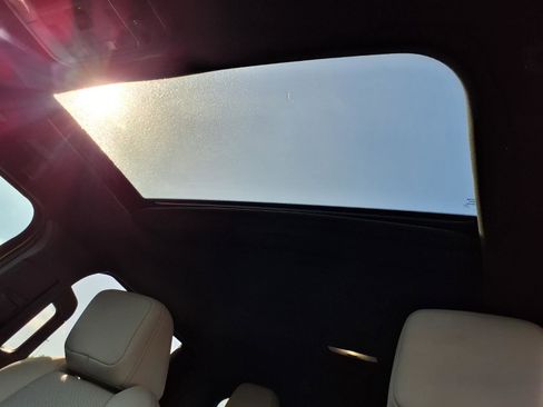 Used 2025 Toyota Tacoma Limited image 5