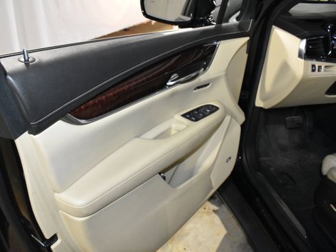 Used 2017 Cadillac XT5 Luxury w/ Driver Awareness Package FWD image 24