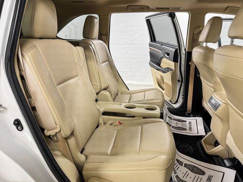 Used 2018 Toyota Highlander Limited image 12