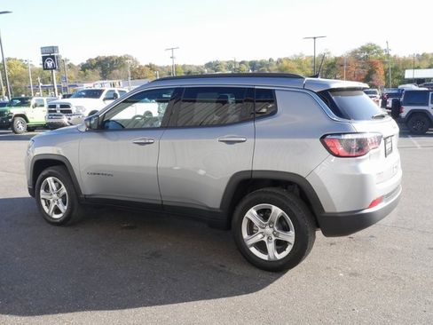 Used 2024 Jeep Compass Latitude w/ Sun and Sound Group image 8