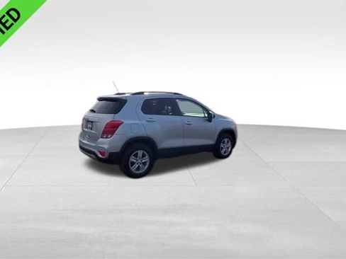 Used 2022 Chevrolet Trax LT w/ LT Convenience Package image 9