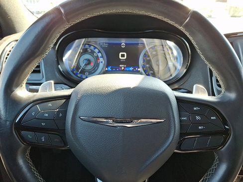 Used 2019 Chrysler 300 S image 17