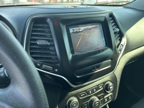 Used 2019 Jeep Cherokee Latitude w/ Popular Appearance Group FWD image 23