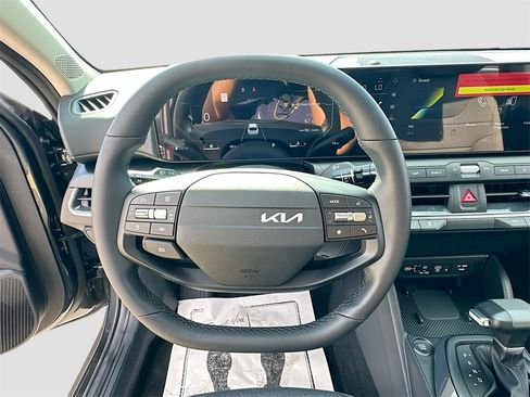 New 2025 Kia K4 EX image 11