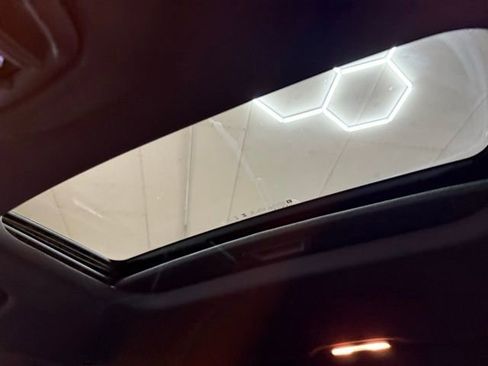 Certified 2025 Chevrolet Trax RS w/ Sunroof Package image 36