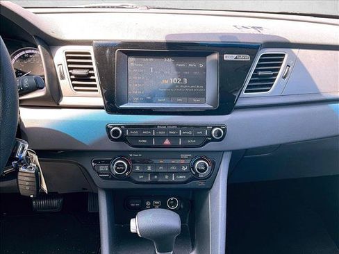 Used 2017 Kia Niro FE FWD image 6