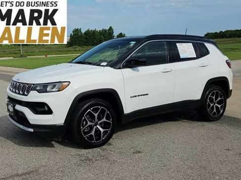 Used 2025 Jeep Compass Limited AWD/4WD image 4