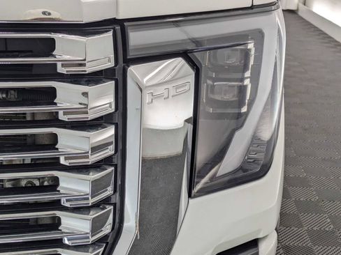 Used 2025 GMC Sierra 3500 Denali w/ Denali Reserve Package AWD/4WD image 10
