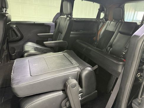 Used 2017 Dodge Grand Caravan SXT w/ Driver Convenience Group image 27