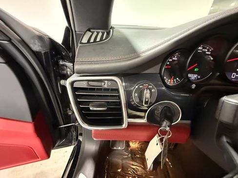 Used 2016 Porsche Panamera 4 image 31