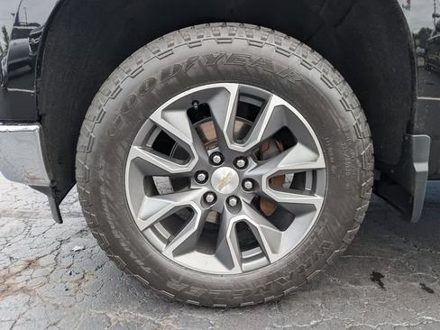 Used 2023 Chevrolet Silverado 1500 LT AWD/4WD image 28