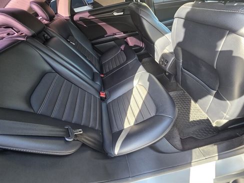 Used 2018 Ford Fusion SE w/ Equipment Group 201A image 19