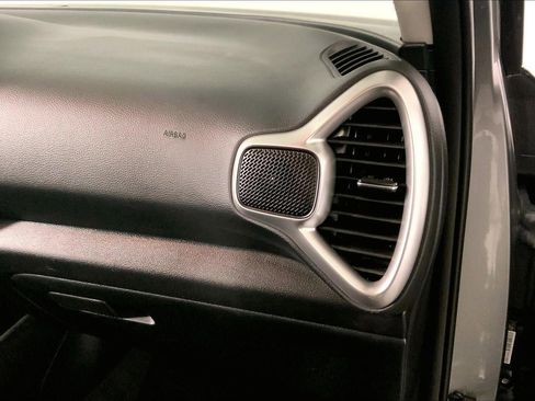 Used 2025 Kia Soul LX image 16