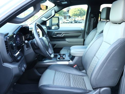 Certified 2024 Chevrolet Silverado 2500 ZR2 w/ Technology Package image 12