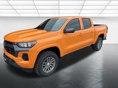 Used 2025 Chevrolet Colorado LT w/ Advanced Trailering Package RWD image 2