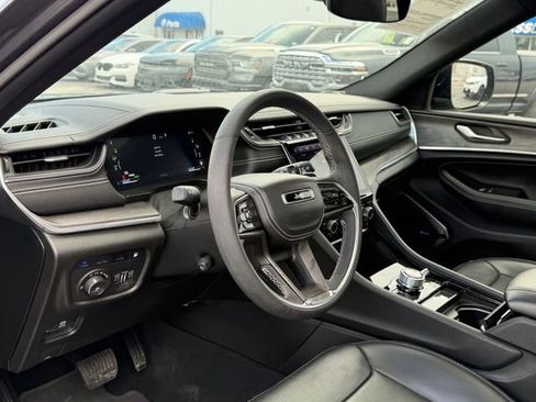 Used 2022 Jeep Grand Cherokee Overland w/ MOPAR Finishing Package AWD/4WD image 20