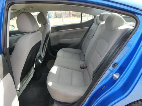 Used 2017 Hyundai Elantra SE FWD image 23