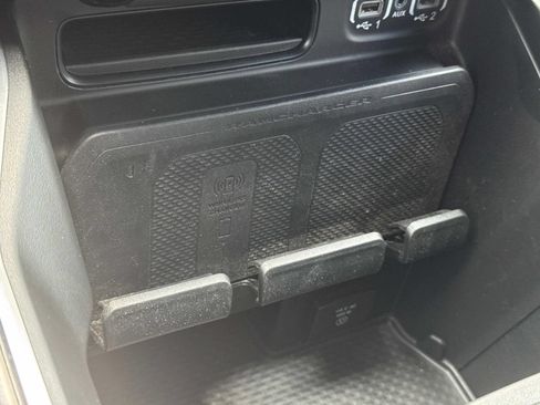 Used 2024 RAM 1500 Laramie AWD/4WD image 36