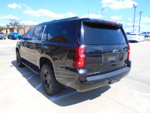 Used 2018 Chevrolet Suburban LT image 5
