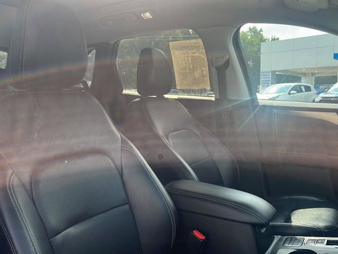 Used 2022 Ford Escape Titanium image 34